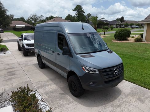 Used 2021 Mercedes-Benz Sprinter 2500 image 4