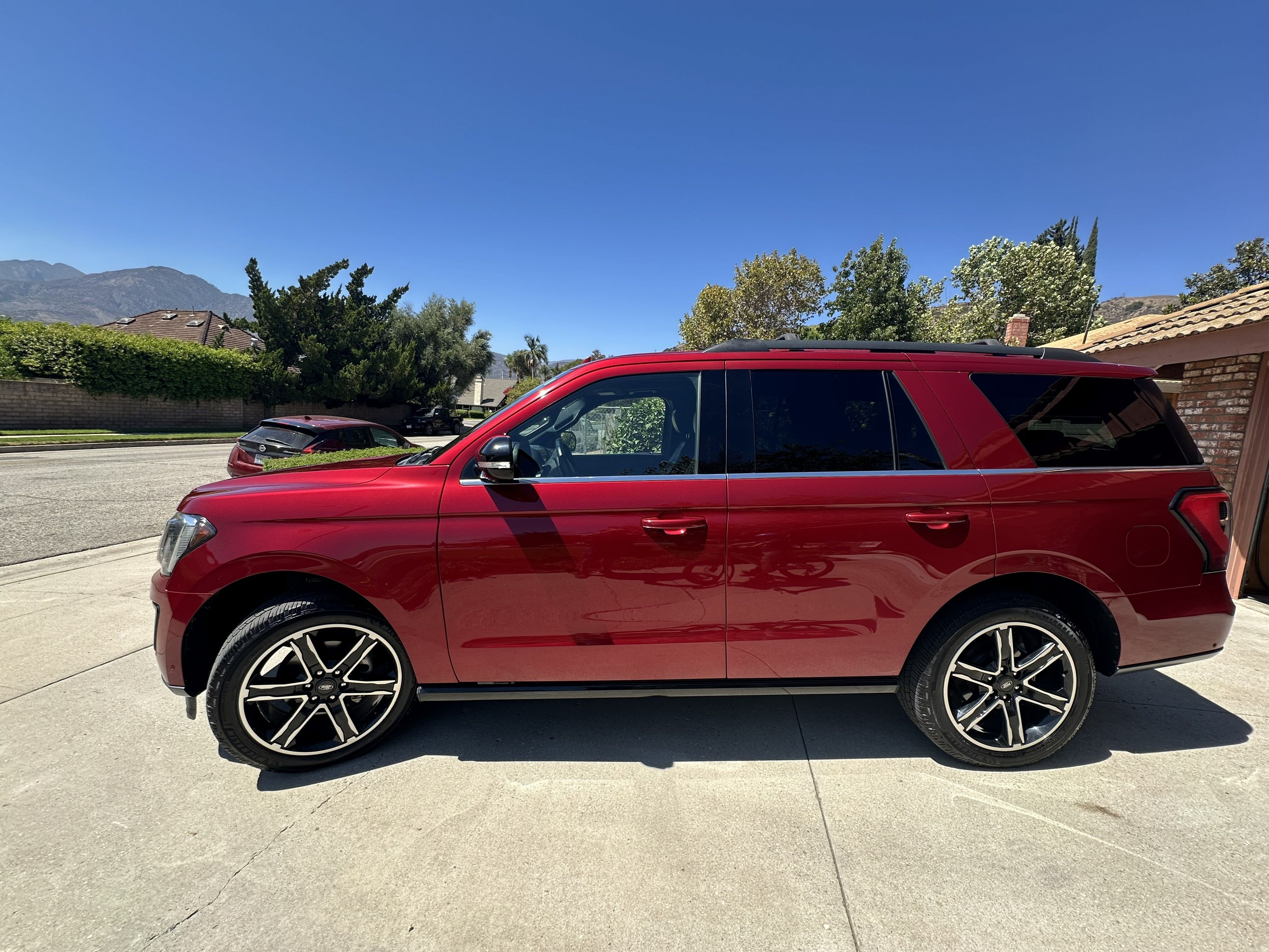 Used 2019 Ford Expedition Limited w/ Equipment Group 303A AWD/4WD image 1