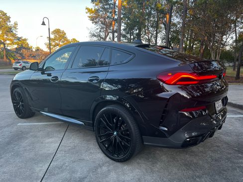 Used 2022 BMW X6 M50i w/ Executive Package image 8