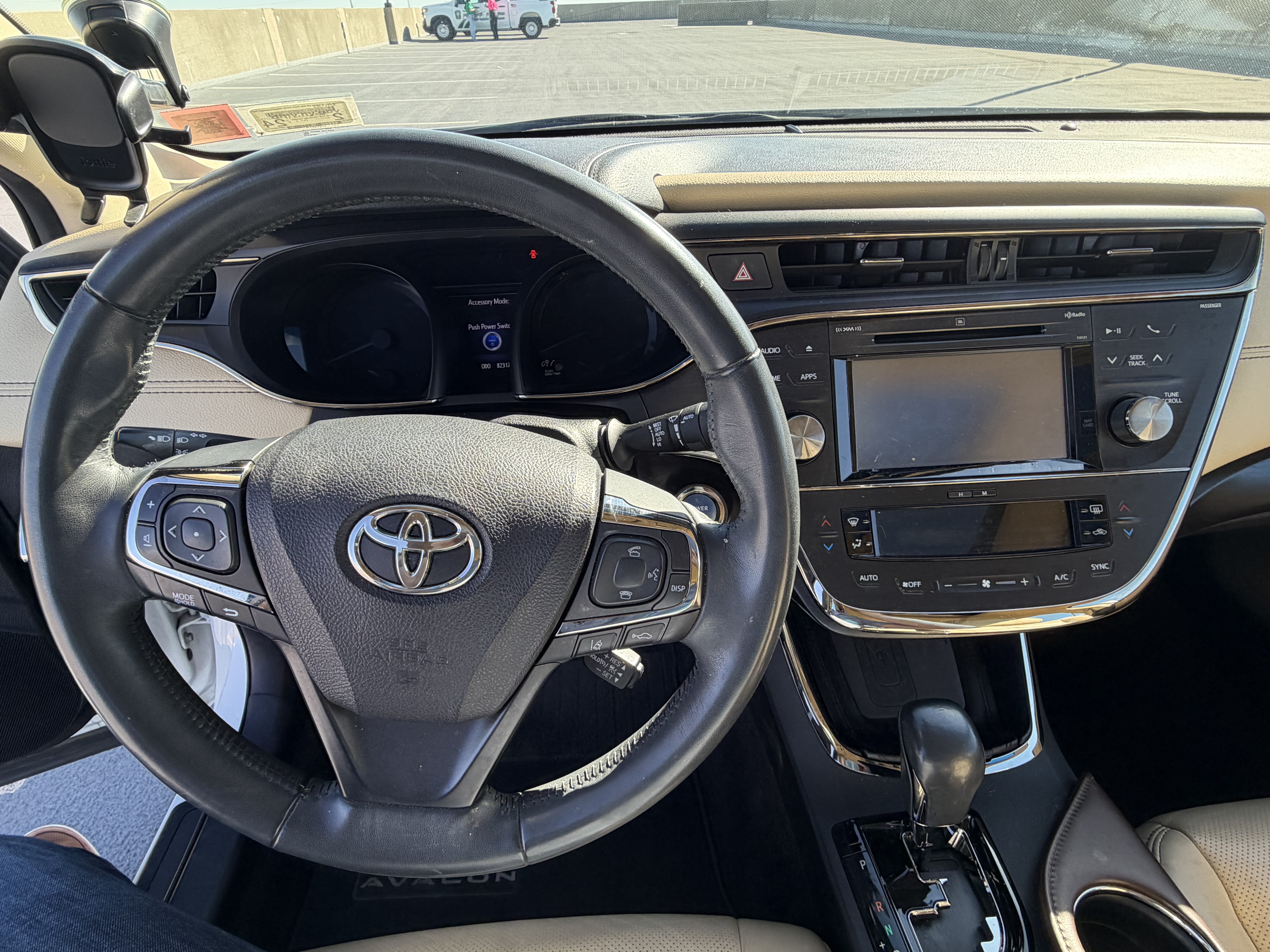 Used 2016 Toyota Avalon Limited w/ Toyota Safety Sense Package FWD image 14