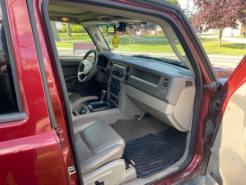 Used 2008 Jeep Commander Sport AWD/4WD image 1