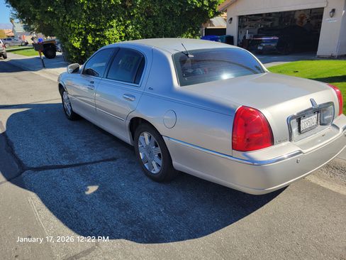 Used 2003 Lincoln Town Car Cartier image 5