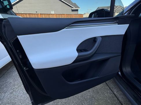 Used 2022 Tesla Model X Plaid image 18