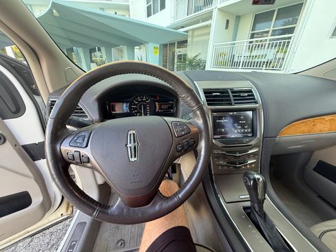 Used 2012 Lincoln MKX AWD image 5