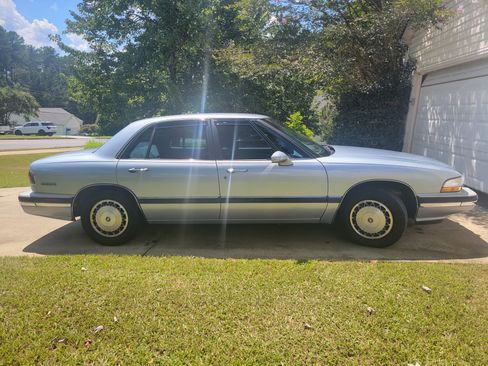 Used 1996 Buick Le Sabre Custom image 2