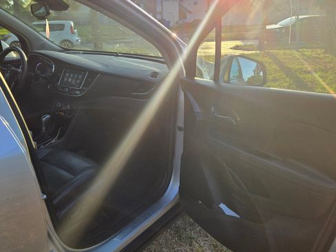 Used 2018 Buick Encore Essence image 8