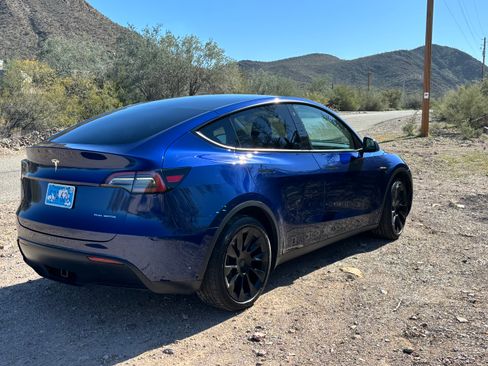 Used 2022 Tesla Model Y Long Range image 6