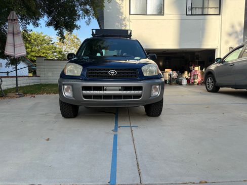 Used 2003 Toyota RAV4 4WD w/ Quick-Order Pkg image 5