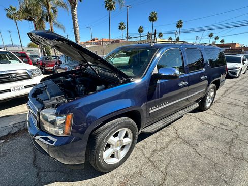 Used 2009 Chevrolet Suburban LTZ RWD image 5