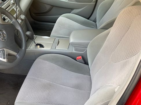 Used 2011 Toyota Camry LE image 10