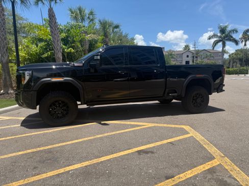Used 2024 GMC Sierra 2500 AT4X AWD/4WD image 4