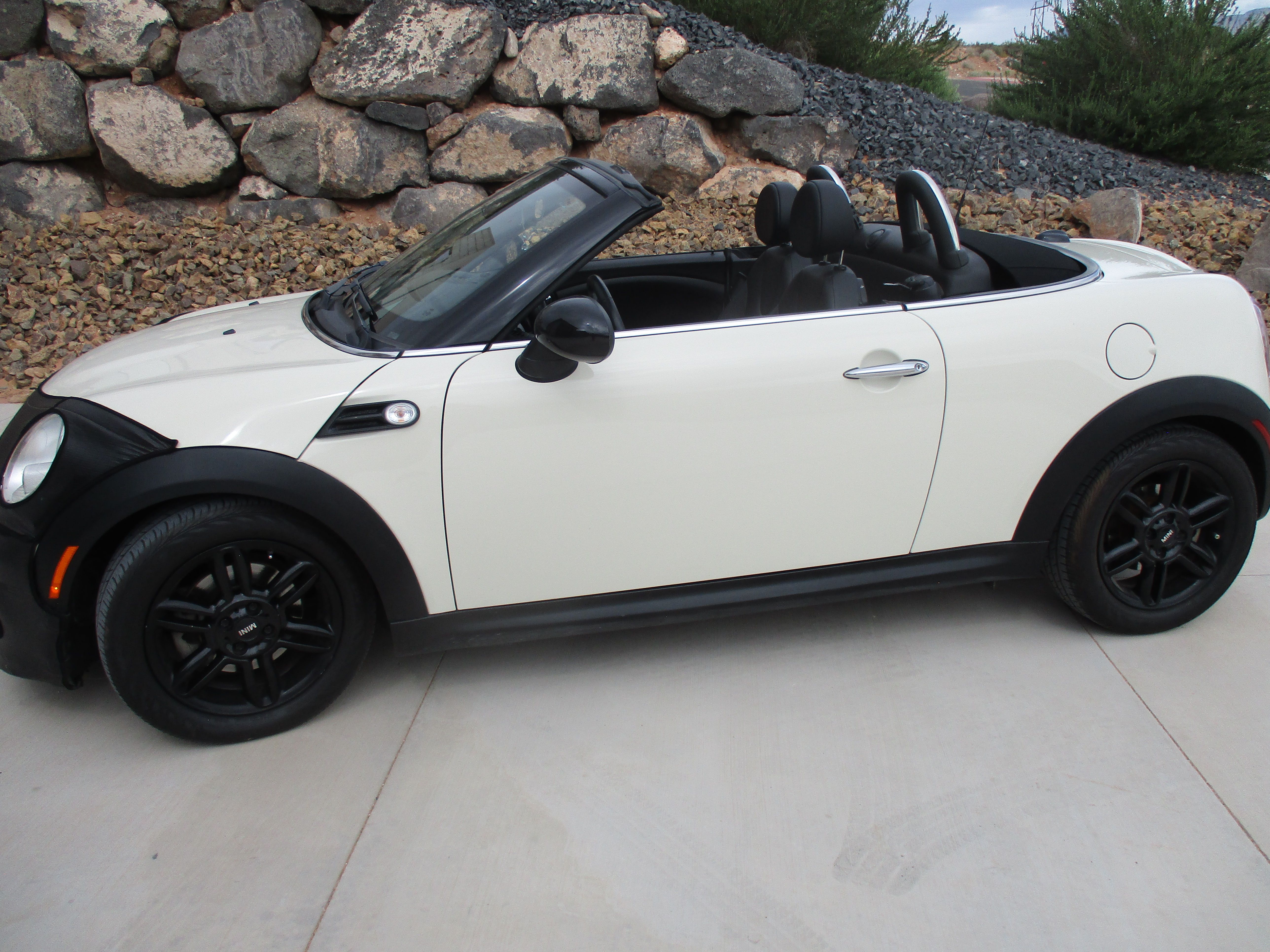 Used 2013 MINI Cooper Roadster FWD image 1