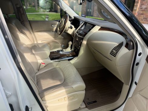 Used 2014 INFINITI QX80 2WD w/ Deluxe Touring Package image 6