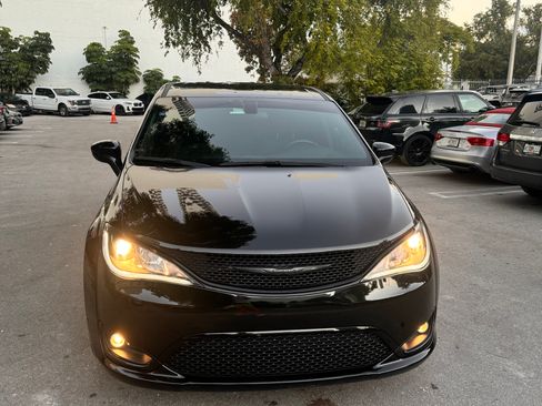 Used 2018 Chrysler Pacifica Touring Plus image 5