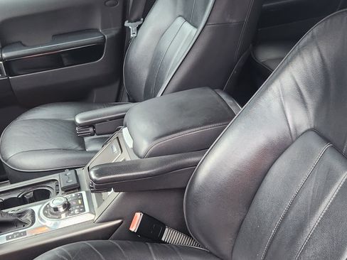 Used 2011 Land Rover Range Rover HSE image 12