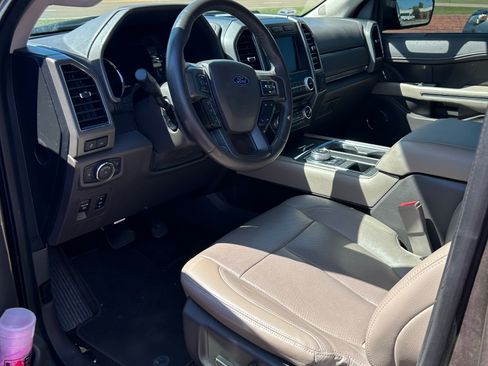 Used 2018 Ford Expedition XLT w/ Equipment Group 202A image 9
