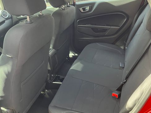 Used 2015 Ford Fiesta SE image 5