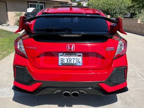 Used 2018 Honda Civic Sport Touring image 2