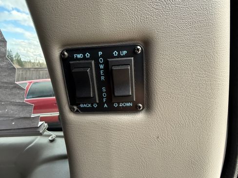 Used 2019 GMC Savana 2500 image 24