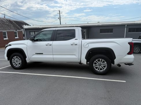 Used 2026 Toyota Tundra SR5 w/ SR5 Premium Package AWD/4WD image 6