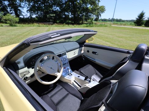 Used 2005 Chrysler Crossfire Limited RWD image 8