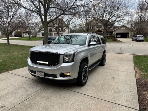 Used 2018 GMC Yukon XL SLT w/ Open Road Package image 8