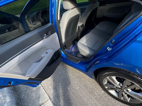 Used 2017 Hyundai Elantra SE FWD image 18