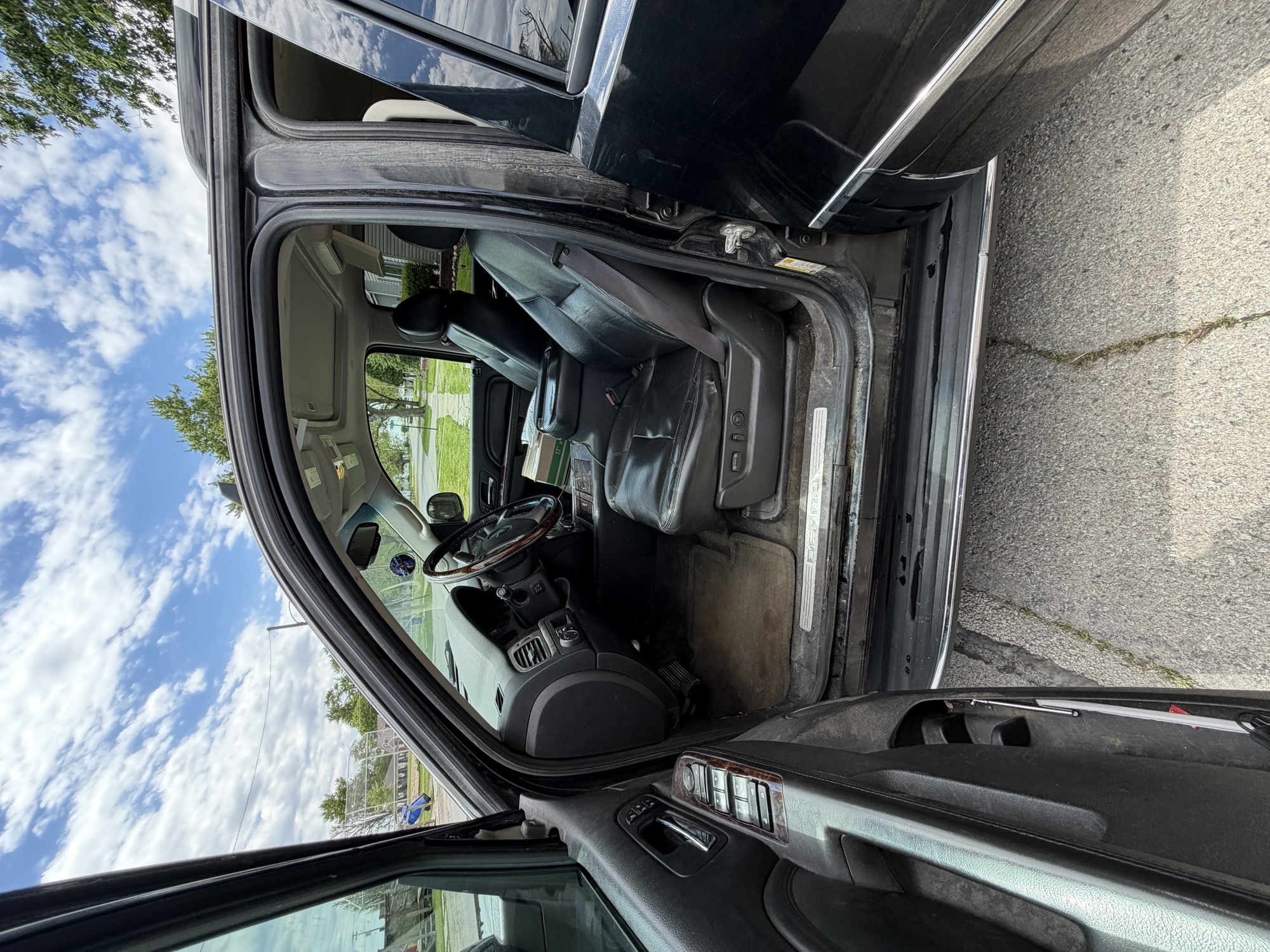 Used 2011 GMC Yukon Denali AWD/4WD image 9