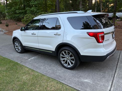 Used 2016 Ford Explorer Limited FWD image 8