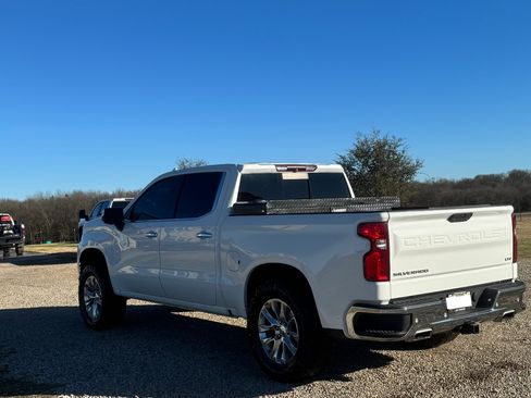 Used 2019 Chevrolet Silverado 1500 LTZ w/ LTZ Premium Package image 4