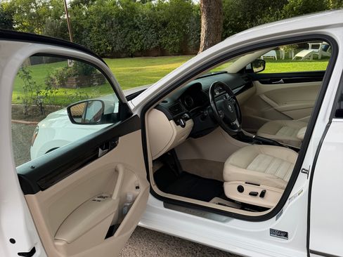 Used 2014 Volkswagen Passat TDI SEL Premium FWD image 9