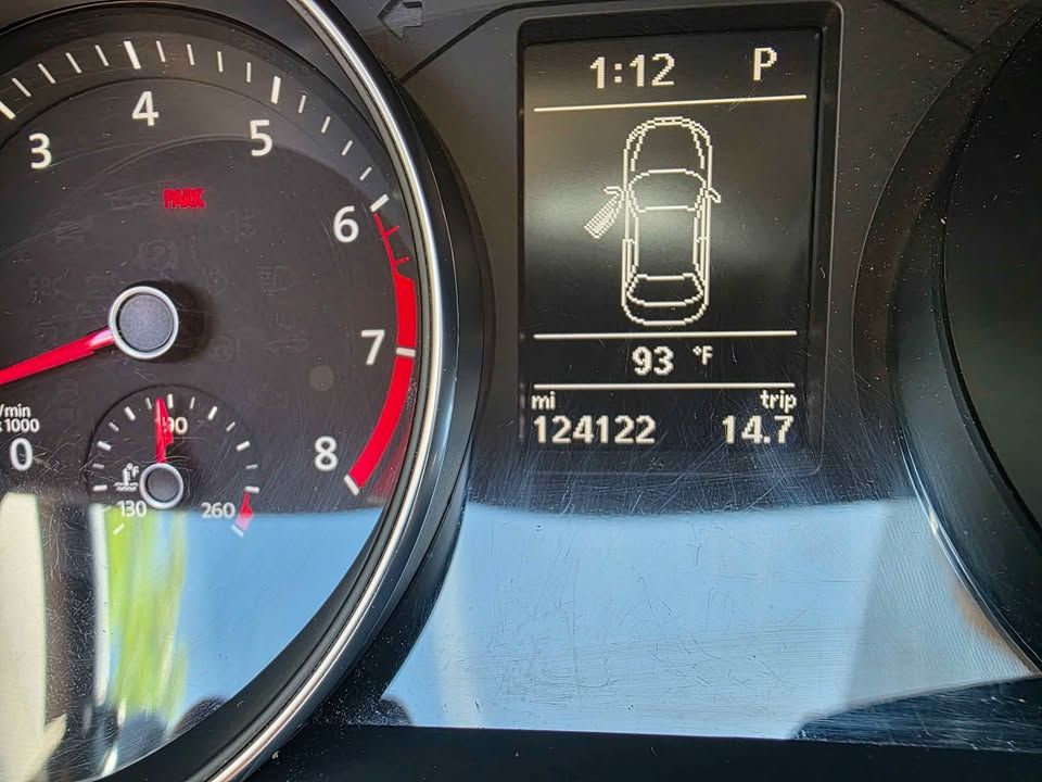 Used 2018 Volkswagen Passat 2.0T SE FWD image 9