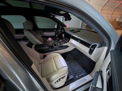 Used 2019 Porsche Cayenne S image 14