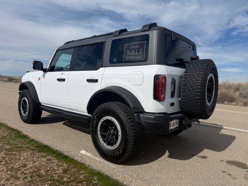 Used 2023 Ford Bronco Badlands w/ Sasquatch Package image 11