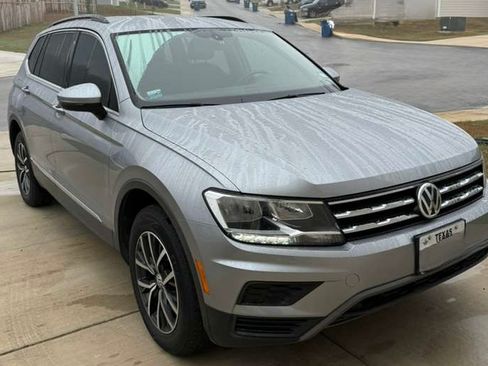 Used 2020 Volkswagen Tiguan SE image 1