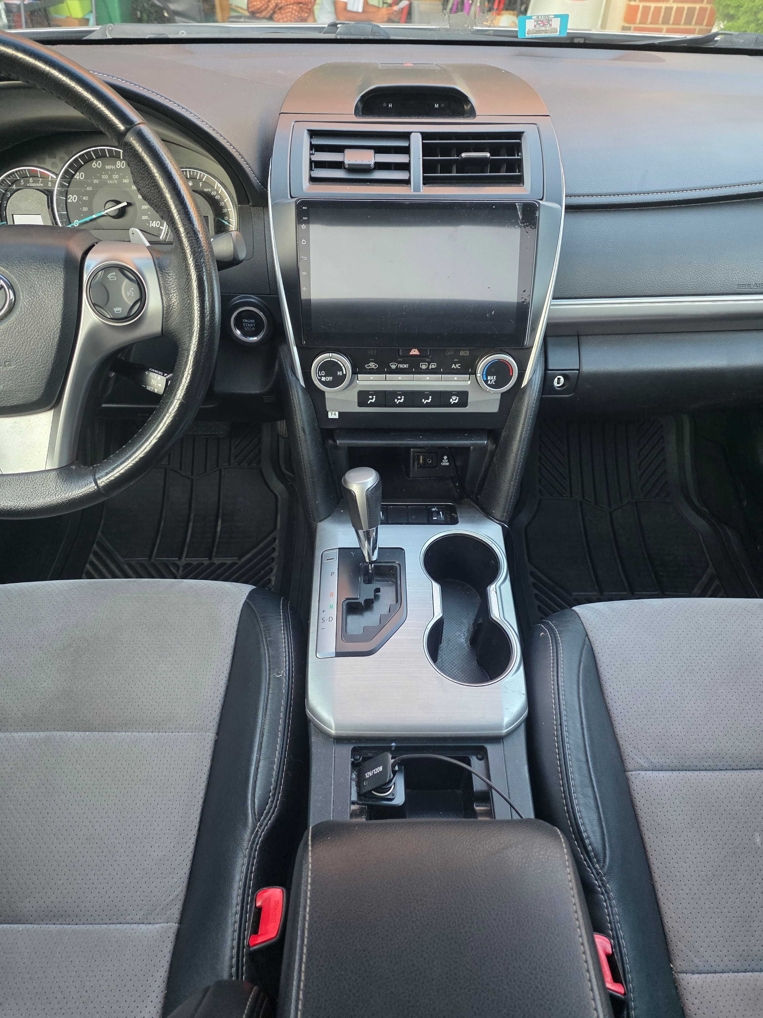 Used 2013 Toyota Camry SE w/ Leather Pkg FWD image 12