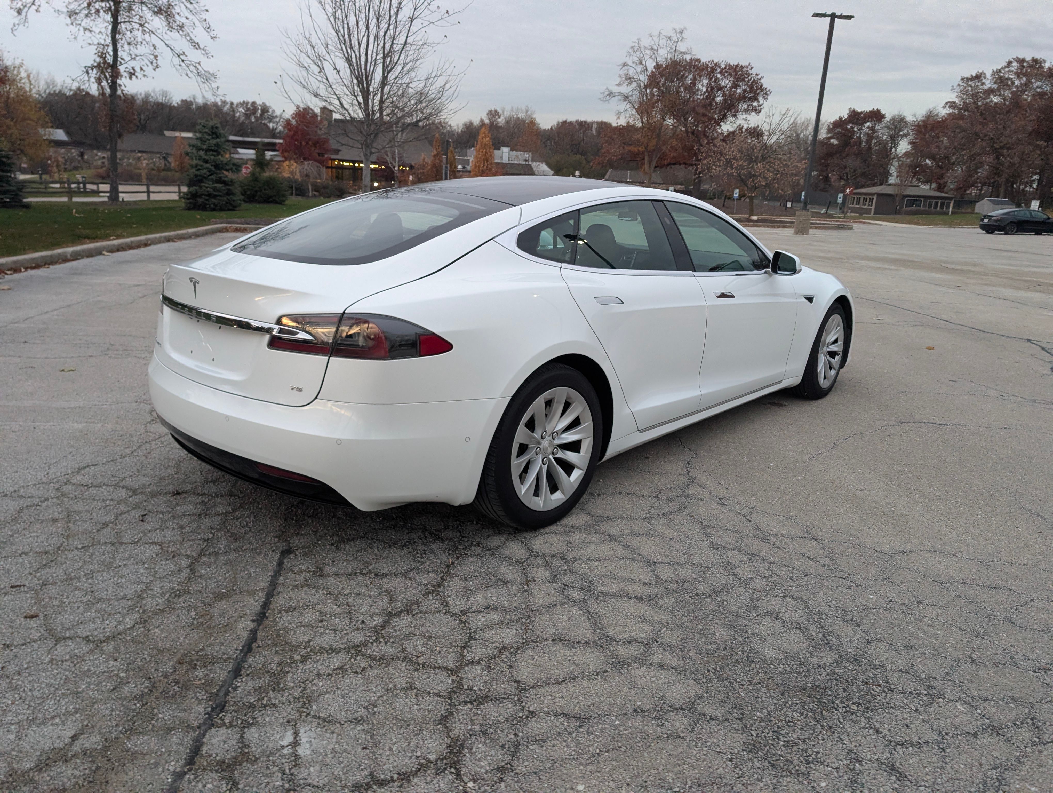 Used 2017 Tesla Model S 75 RWD image 5
