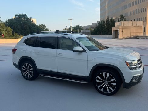 Used 2018 Volkswagen Atlas SEL Premium AWD/4WD image 2