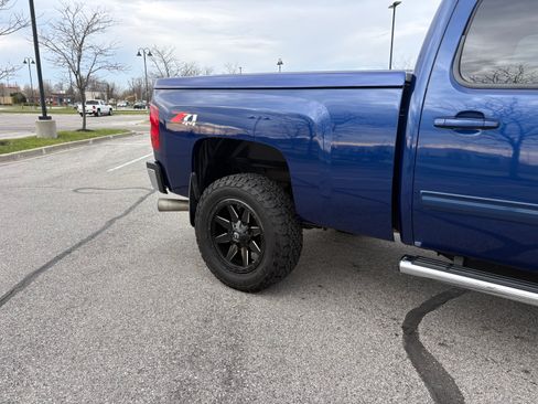 Used 2014 Chevrolet Silverado 2500 LTZ w/ LTZ Plus Package image 9