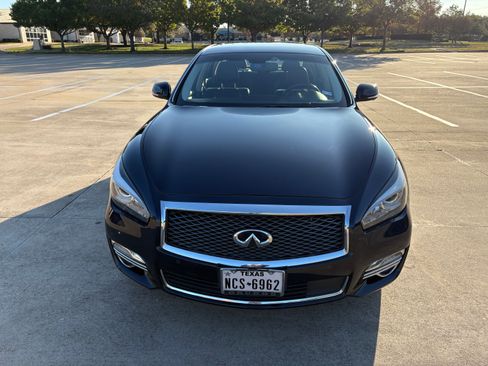 Used 2019 INFINITI Q70 Luxe w/ Proactive Package image 8