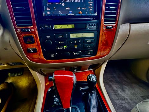 Used 2000 Lexus LX 470 4WD image 9