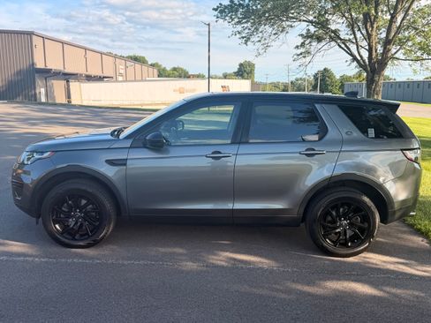 Used 2018 Land Rover Discovery Sport SE AWD/4WD image 1