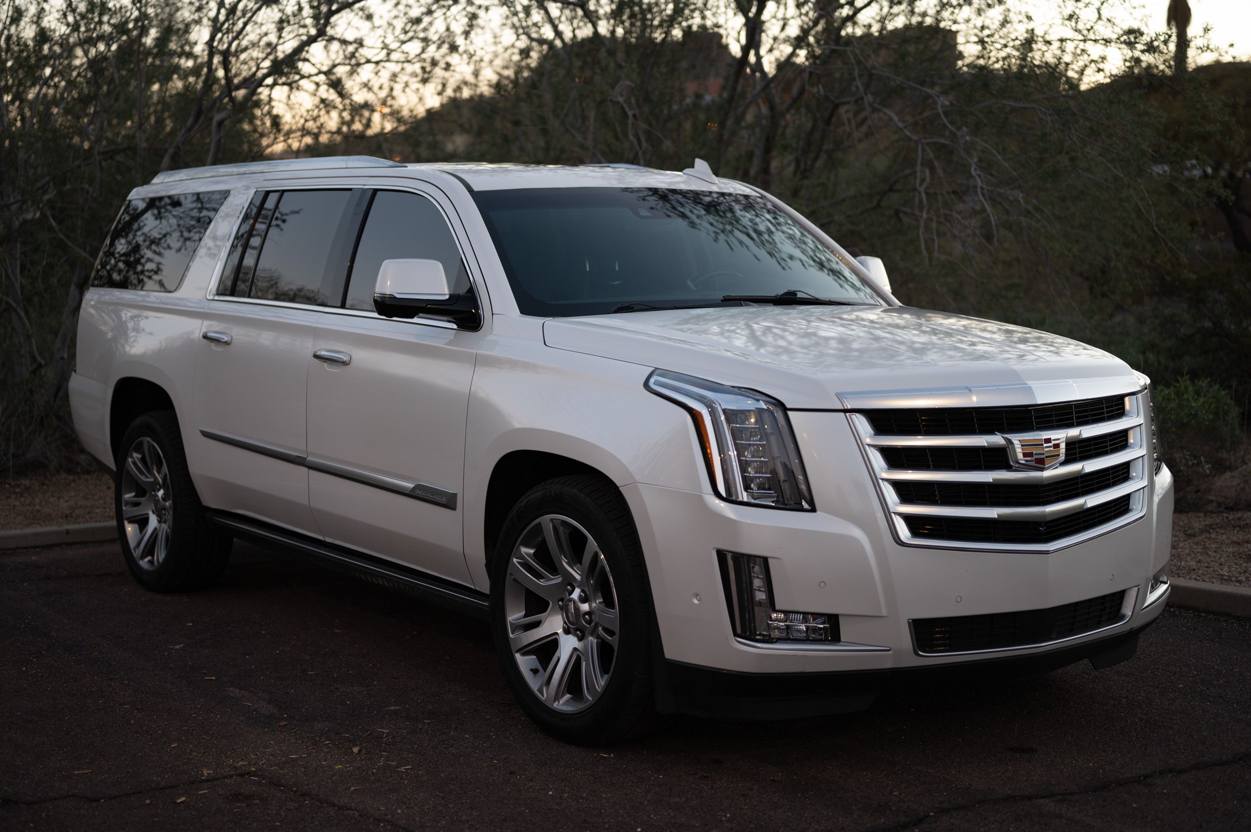Used 2017 Cadillac Escalade ESV Premium Luxury AWD/4WD image 13