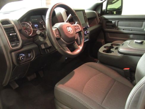 Used 2024 RAM 2500 Tradesman w/ Chrome Appearance Group image 15