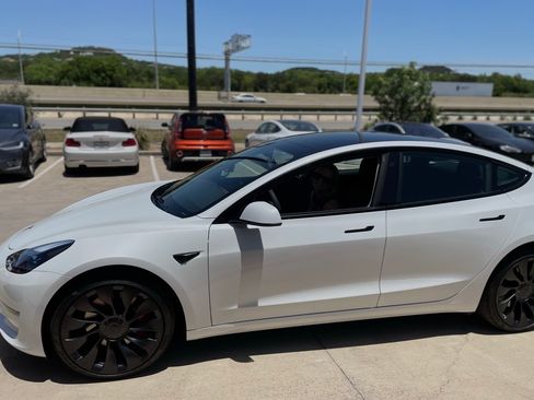 Used 2022 Tesla Model 3 Performance image 2