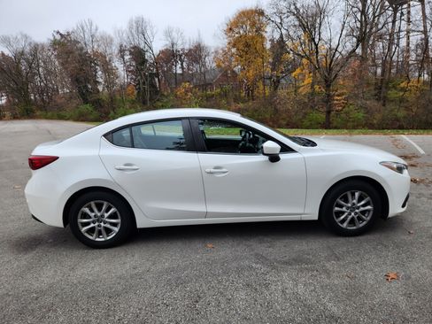 Used 2016 MAZDA MAZDA3 i Sport w/ Preferred Equipment Package image 2