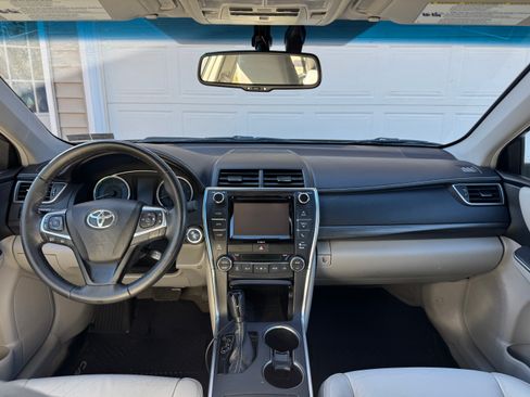 Used 2017 Toyota Camry XLE w/ Moonroof Package image 4