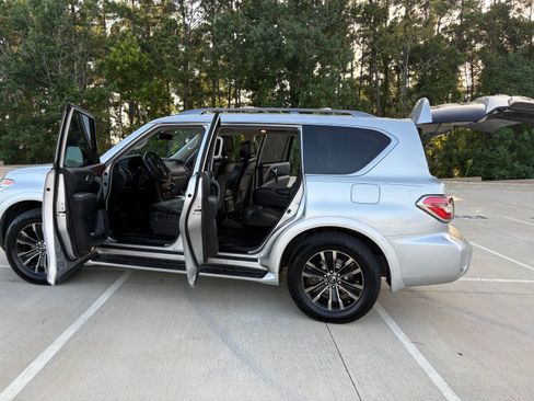 Used 2019 Nissan Armada Platinum w/ Captain's Chairs Package RWD image 13