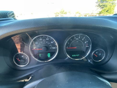 Used 2015 Jeep Wrangler Unlimited Rubicon w/ Connectivity Group image 13