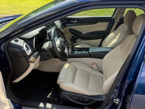 Used 2017 Nissan Maxima Platinum FWD image 5